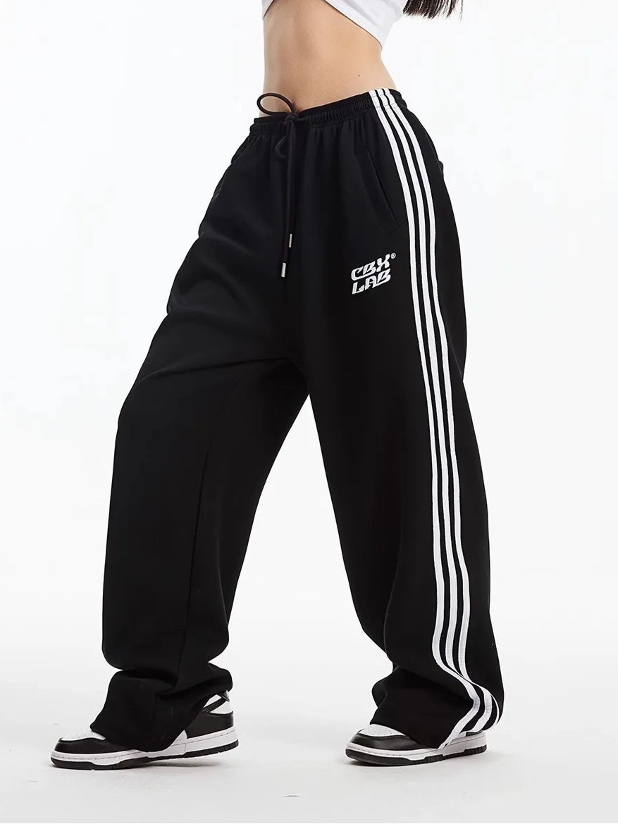 loose baggy sweatpants